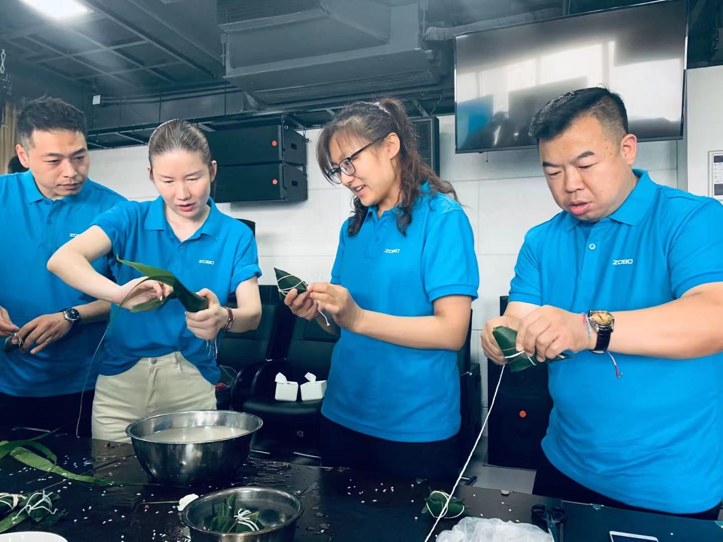 ZOBO草莓污视频下载包粽子比赛