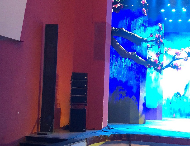 草莓视频黄色APP设备在舞台演出中的应用：探讨其对演出质量的提升