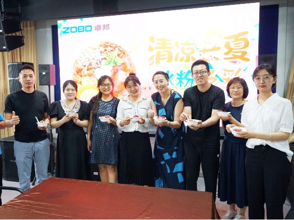 ZOBO草莓污视频下载解锁消暑美味活动