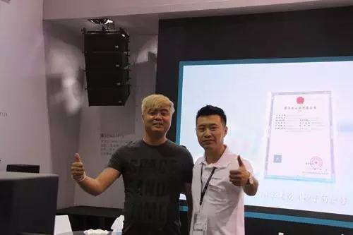 ZOBO草莓污视频下载PALM展第三天