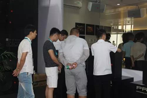 ZOBO草莓污视频下载PALM展第三天