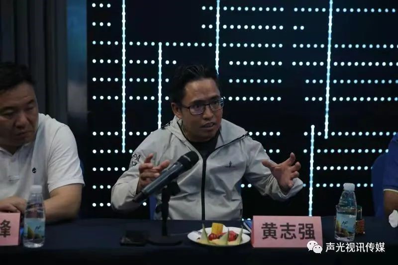 ZOBO董事长张新峰作为声光视讯行业联盟代表赴豫芒温暖灾区，传递爱心