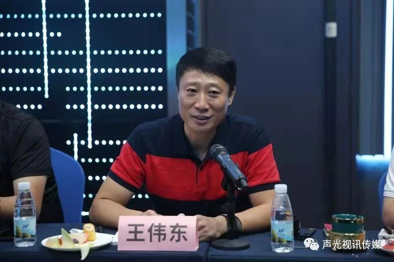 ZOBO董事长张新峰作为声光视讯行业联盟代表赴豫芒温暖灾区，传递爱心