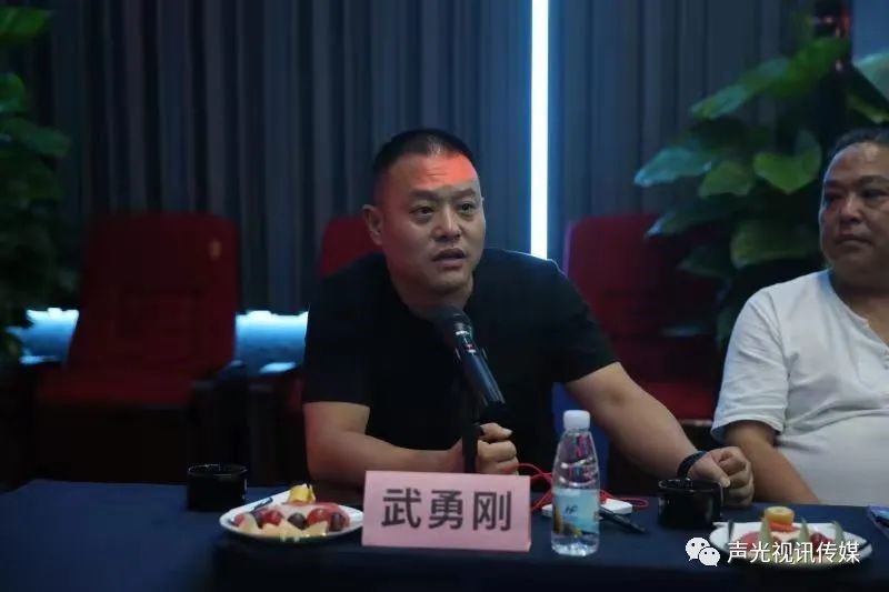 ZOBO董事长张新峰作为声光视讯行业联盟代表赴豫芒温暖灾区，传递爱心