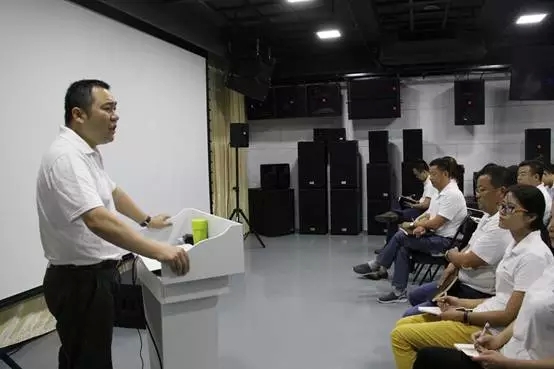 ZOBO草莓污视频下载年中员工培训