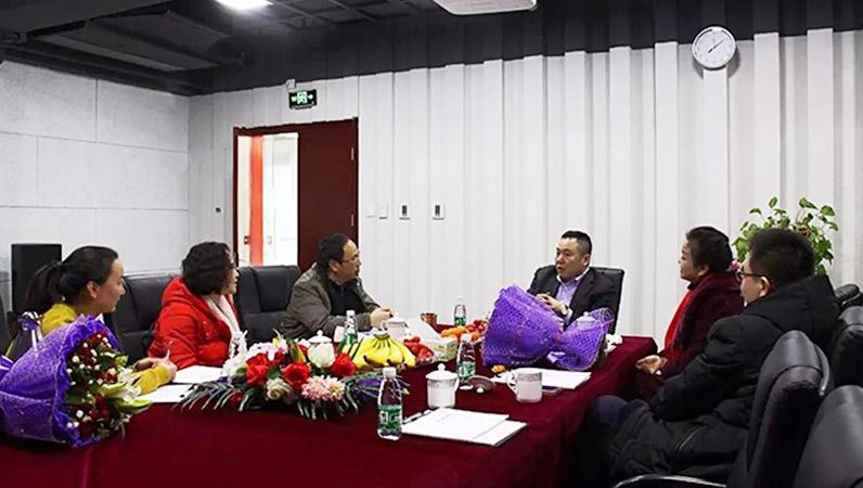热烈欢迎湖南吉首大学院领导莅临ZOBO草莓污视频下载企业