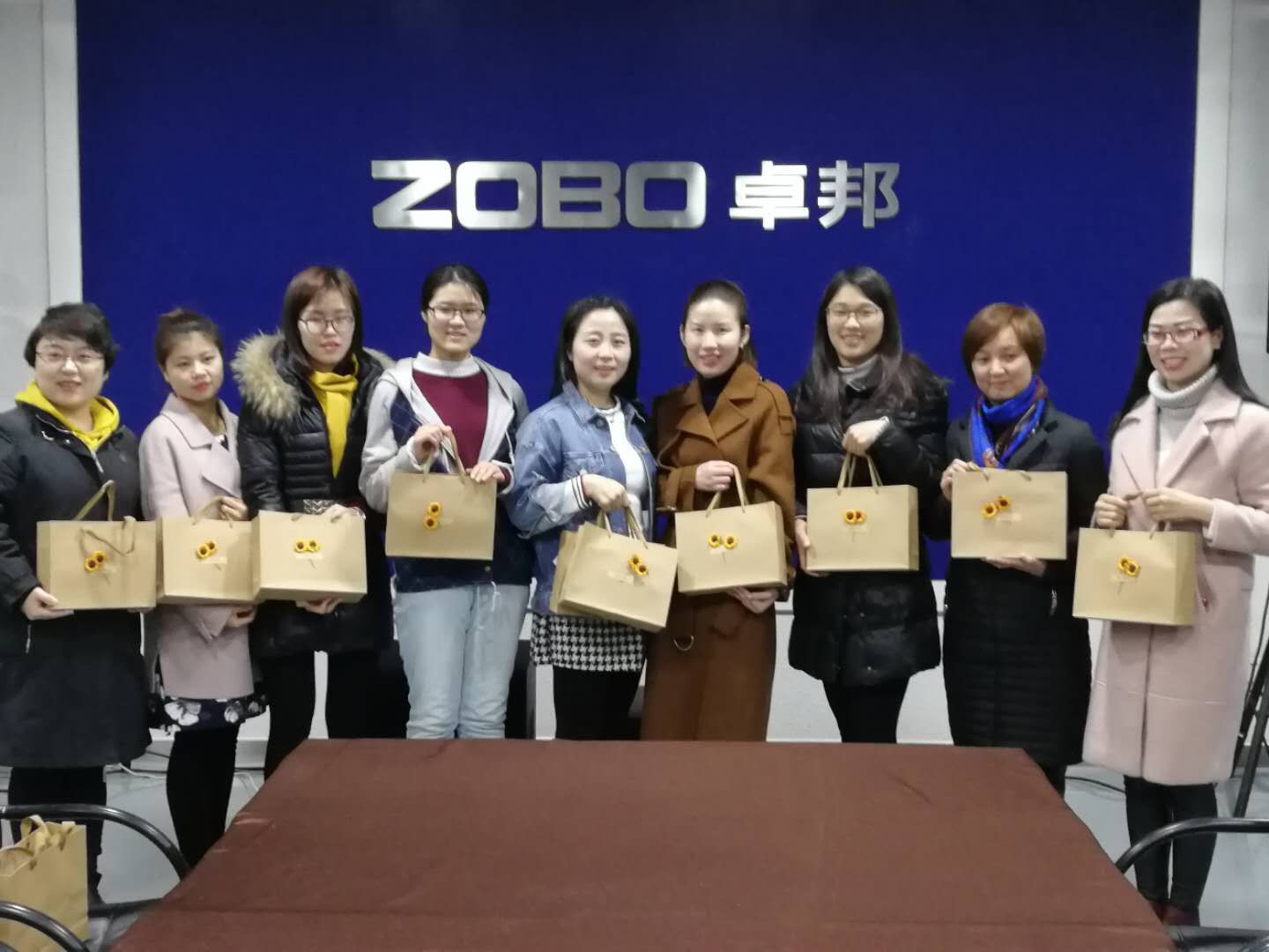 春风十里，桃香四溢！|草莓污视频下载既是元气少女，也是魅力女！