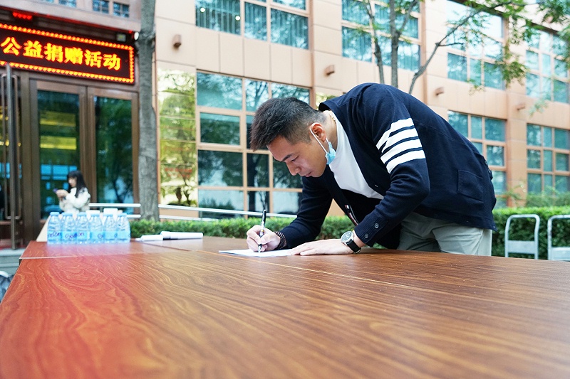 显党员风范 行企业担当 | ZOBO草莓污视频下载“爱在蓝天下”公益捐赠一直在行动
