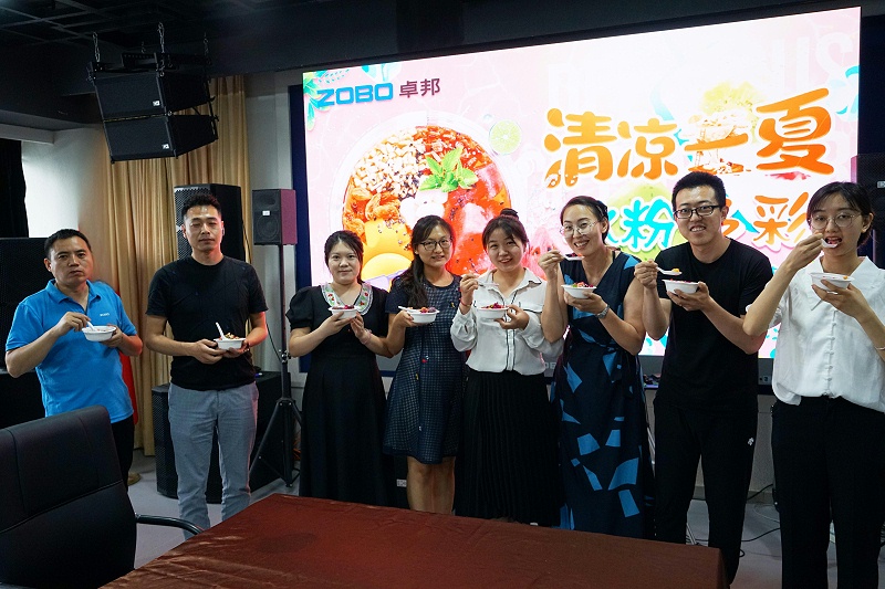 ZOBO草莓污视频下载解锁消暑美味活动