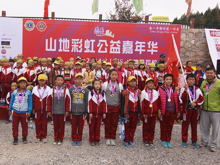 以爱之名，贴地疾行