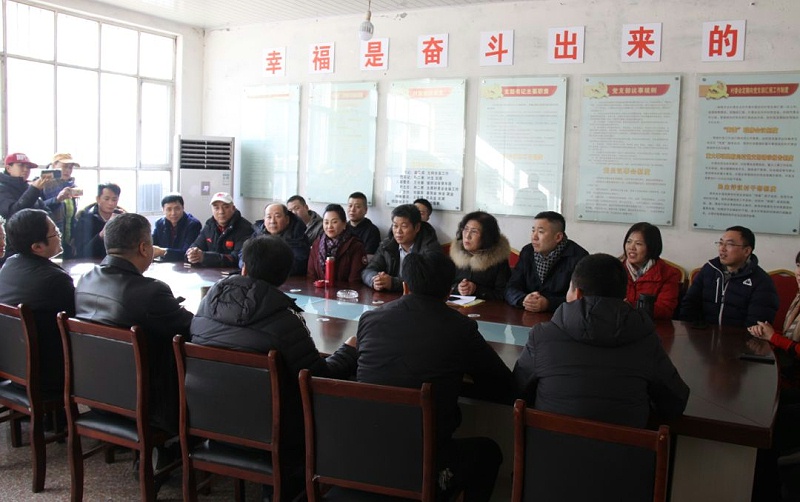 5爱照涞源，ZOBO草莓污视频下载党支部寒冬送暖扶贫活动